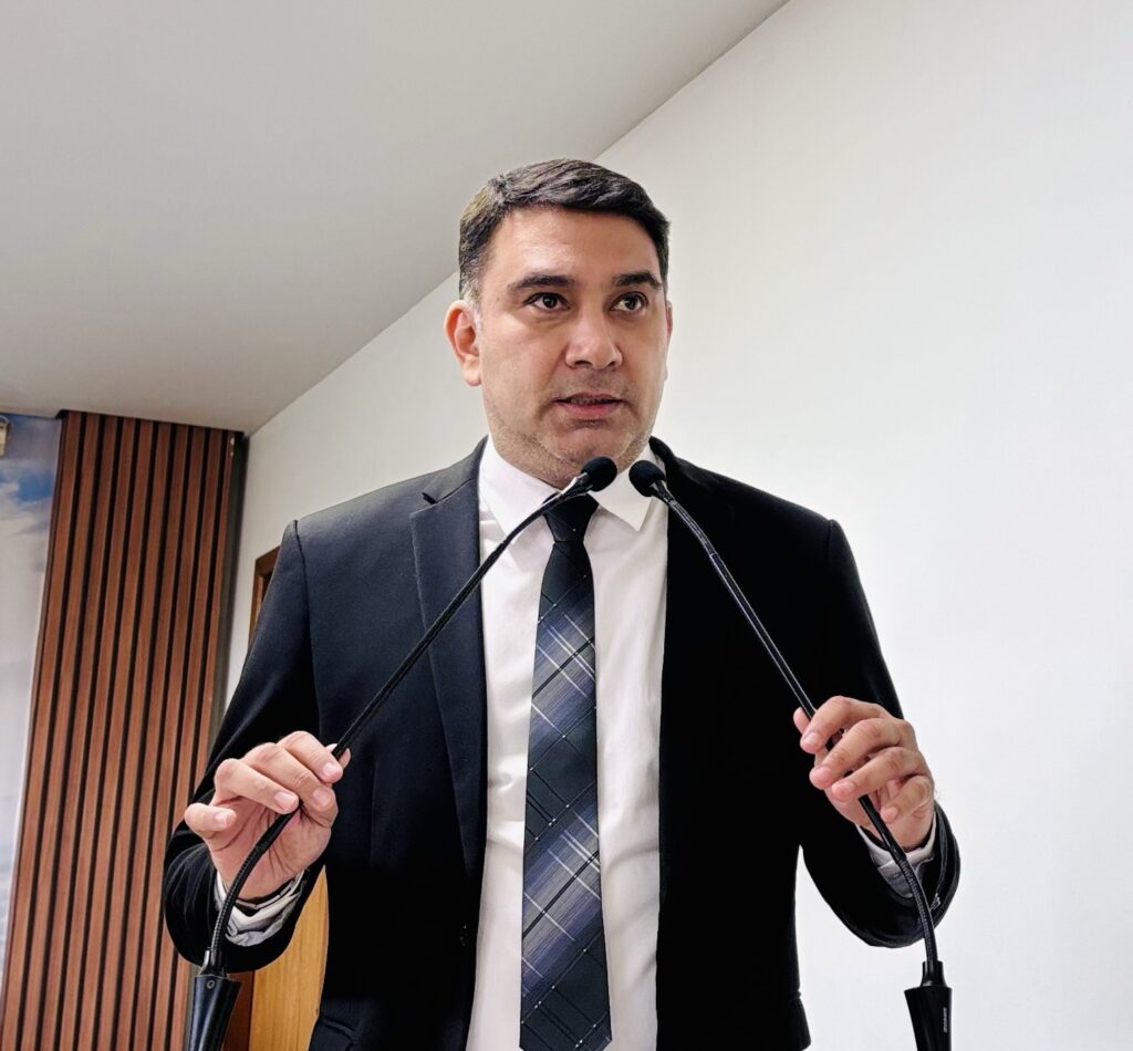 Vereador Samir Bestene destaca entrega de uniformes escolares e fomento à economia local